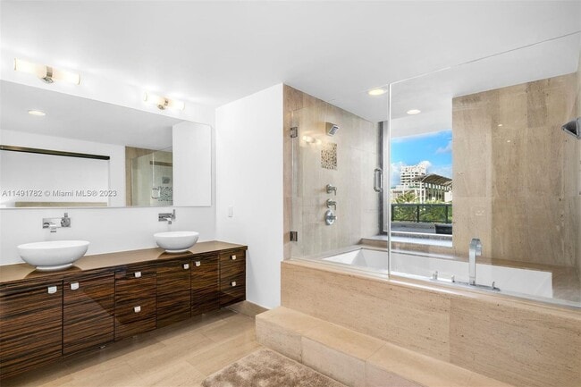 Building Photo - 5875 Collins Ave