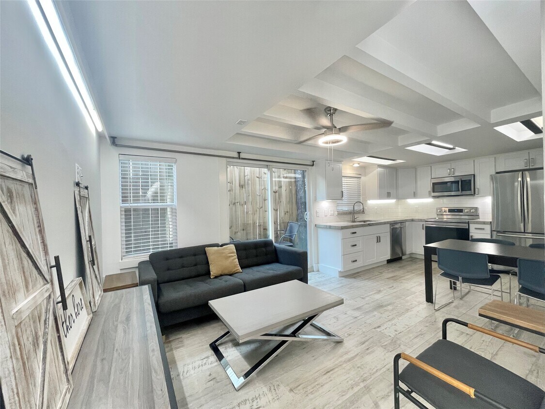 Primary Photo - 403 Avondale St