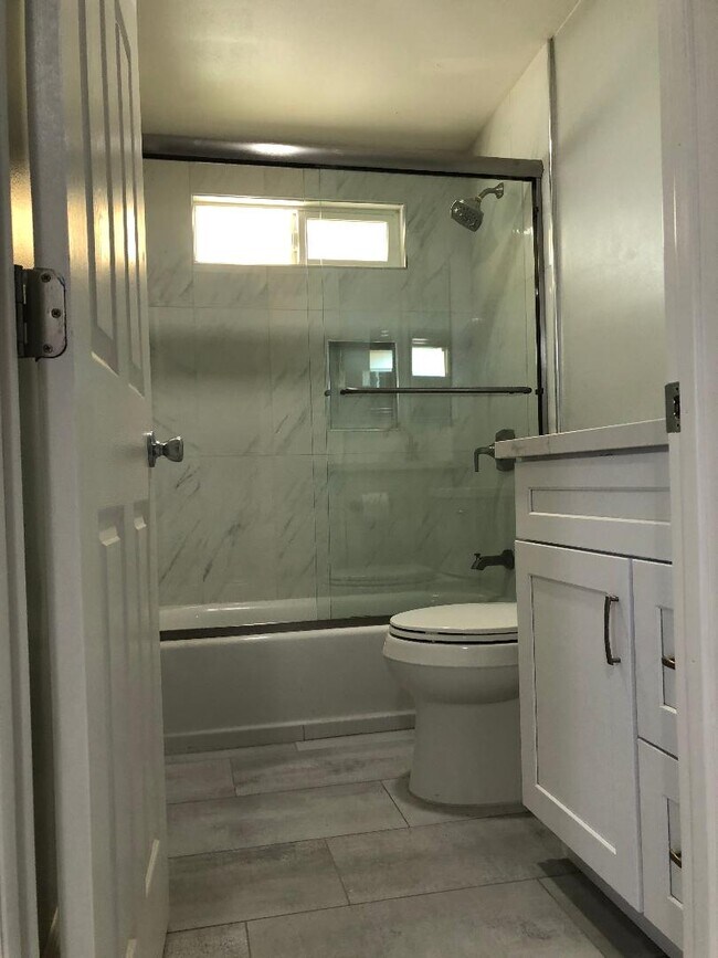 Foto del edificio - 4221 W Roberts Dr