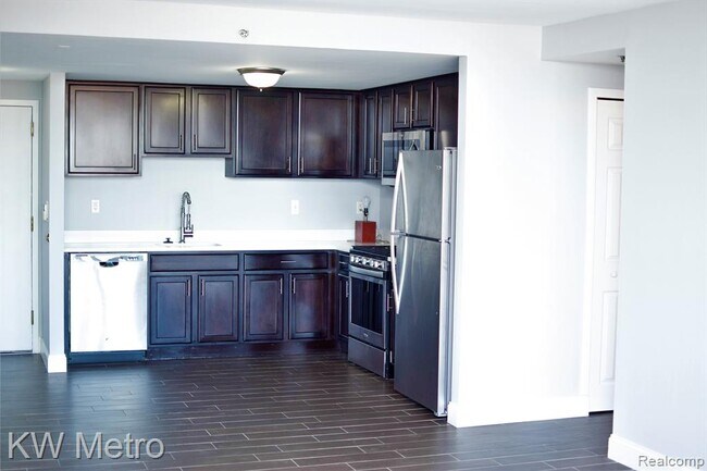 Building Photo - 250 E Harbortown Dr