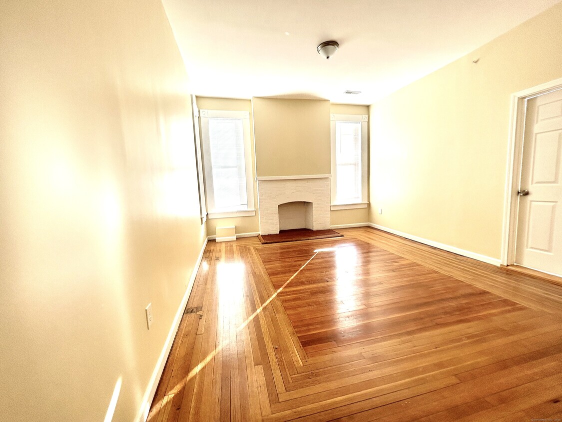 Foto principal - 135 W Main St