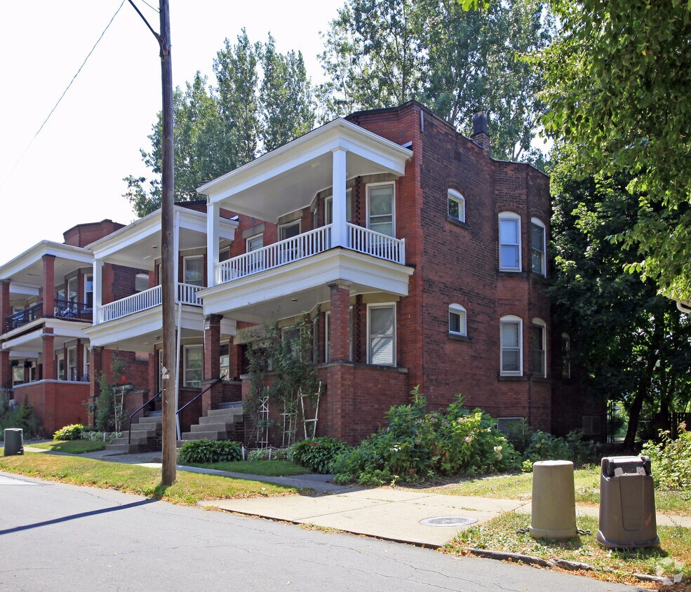 Foto del edificio - 1376 W 91st St