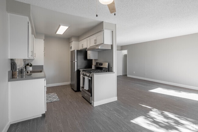 2BR, 1BA - 725 SF - The Benson