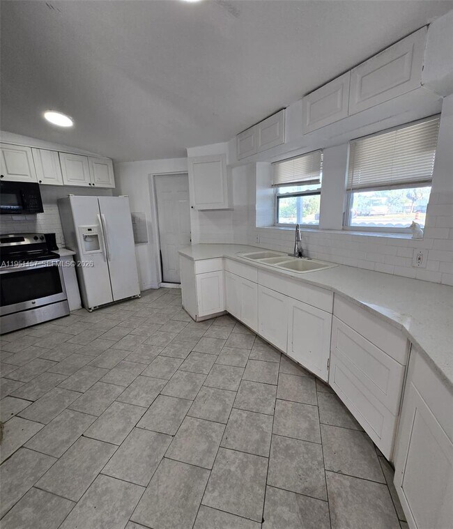 Foto del edificio - 1189 N Tamiami Trl