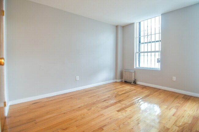 Foto del edificio - 201 W 120th St
