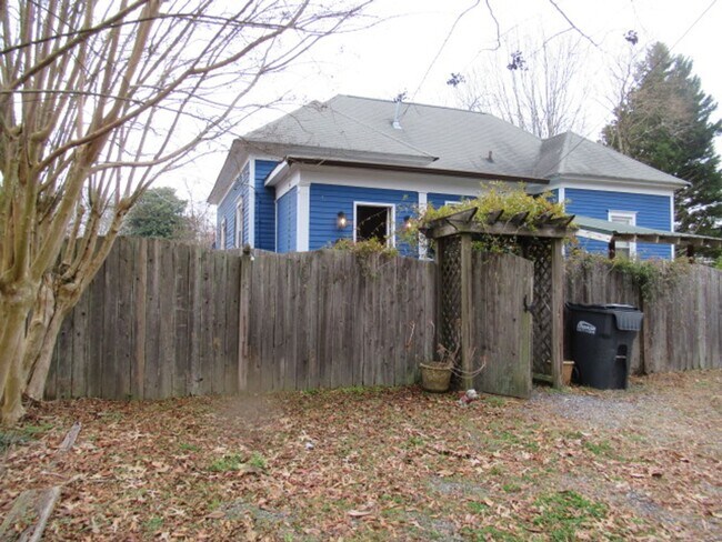 Foto del edificio - 416 W Montgomery St