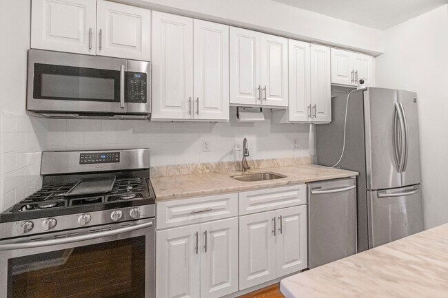Building Photo - Charming 2 BR/1 BA Apartment in Brookland!