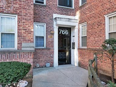 Primary Photo - 766 Bronxriver Road, Unit B17