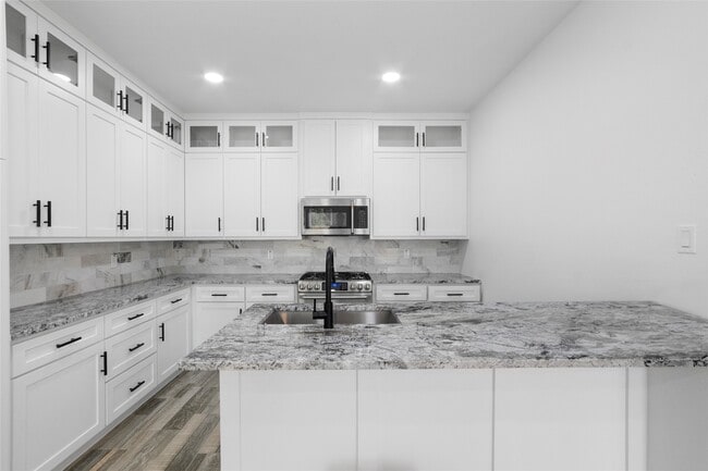 Foto del edificio - 6623 Cohn St