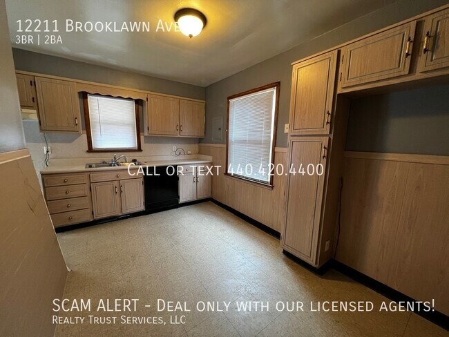 Building Photo - Enjoyable 3 bedroom 2 bathroom Cape Cod Ho...
