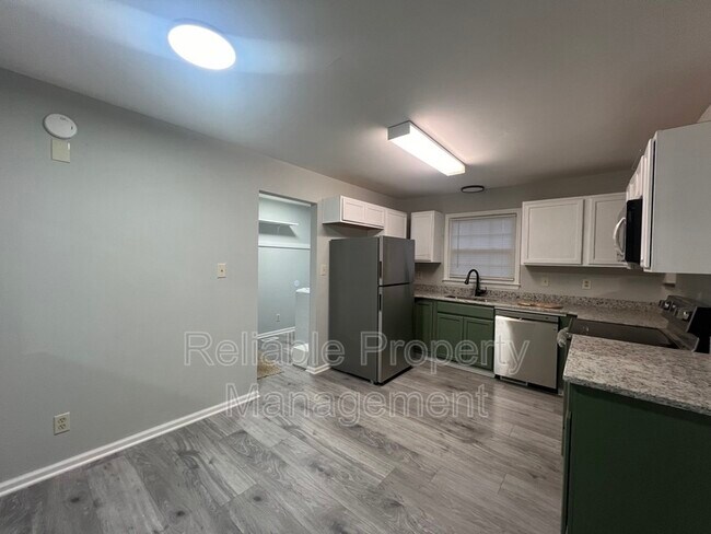 Building Photo - 2616 Brookwood Dr