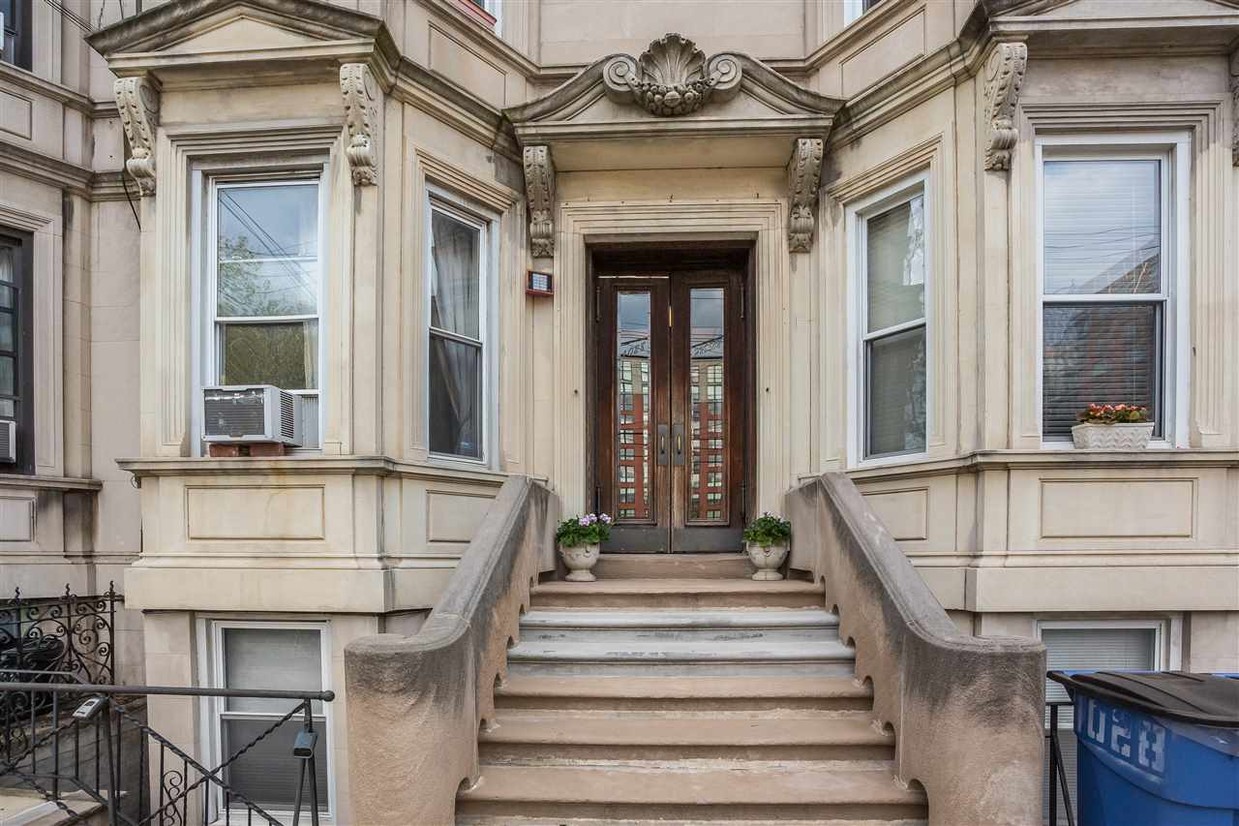 Primary Photo - 1028 Hudson St
