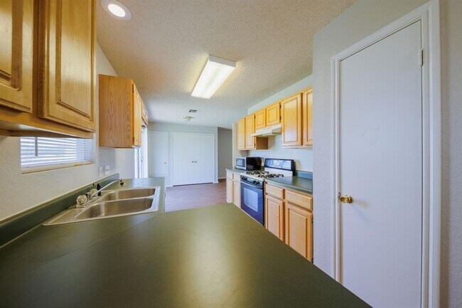 Building Photo - 13812 Springheath