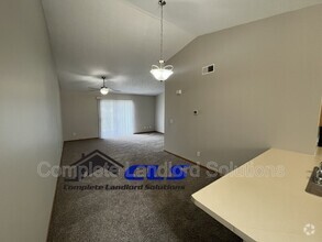 Building Photo - 558 College Ave