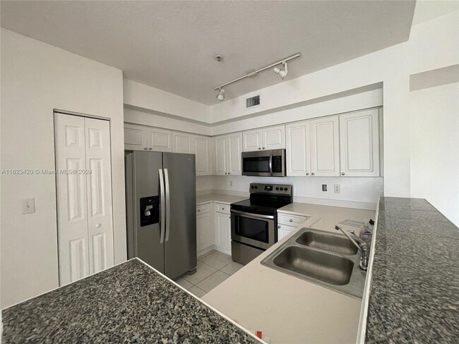 Foto del edificio - 6851 SW 44th St