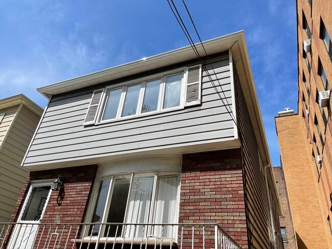 Building Photo - 20 Bentley Ave