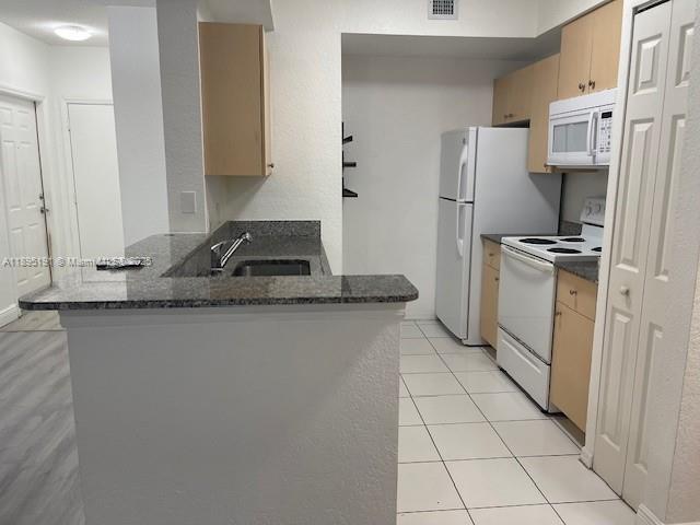 Foto del edificio - 2439 Centergate Dr