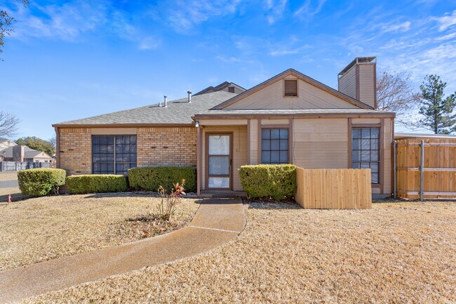 Building Photo - 3343 Chimney Pl Dr