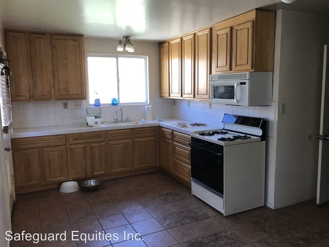 Building Photo - 7353 El Cerro Dr