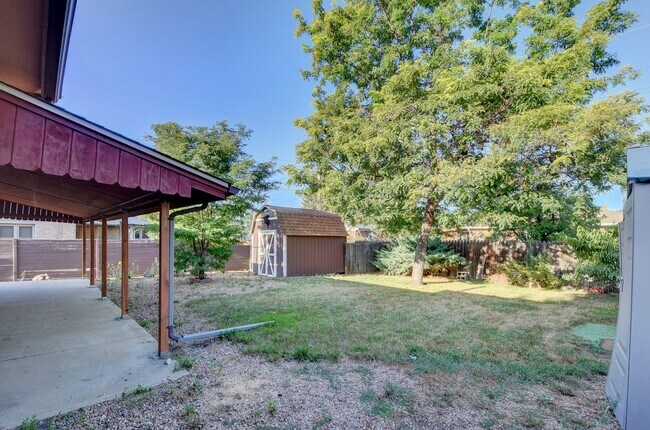Building Photo - 4 bedroom, 2 bath home with 1 car garage in Broomfield