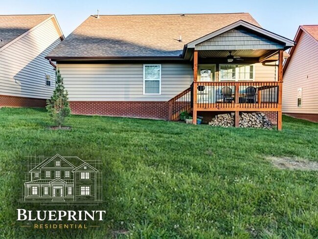Foto del edificio - Quiet neighborhood, great neighbors, great ranch layout with beautiful covered back deck!