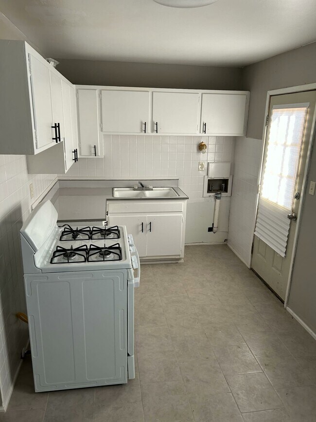 Foto del edificio - 3818 NE 26th Ave