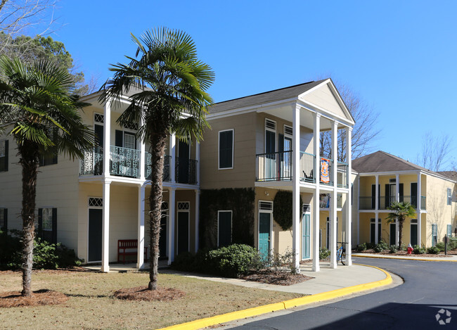 Building Photo - The French Quarter