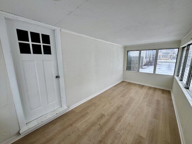 Foto del edificio - 44 Warrington Ave