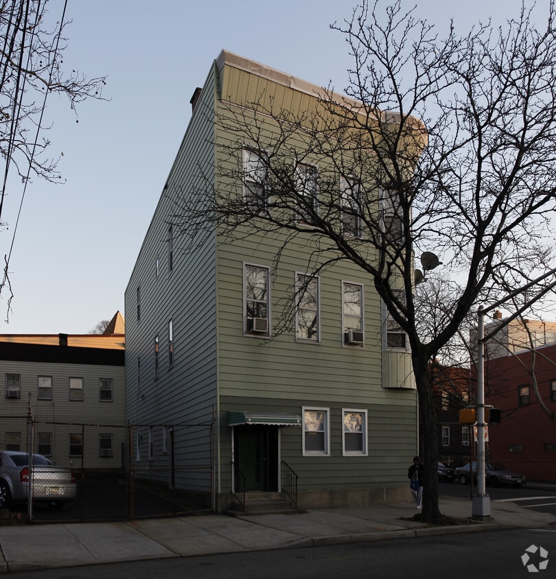 Building Photo - 154 Central Ave