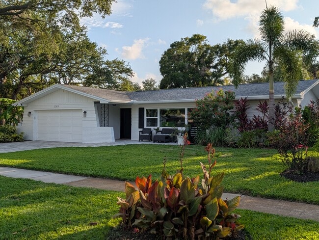 Building Photo - 1368 Whispering Pines Dr