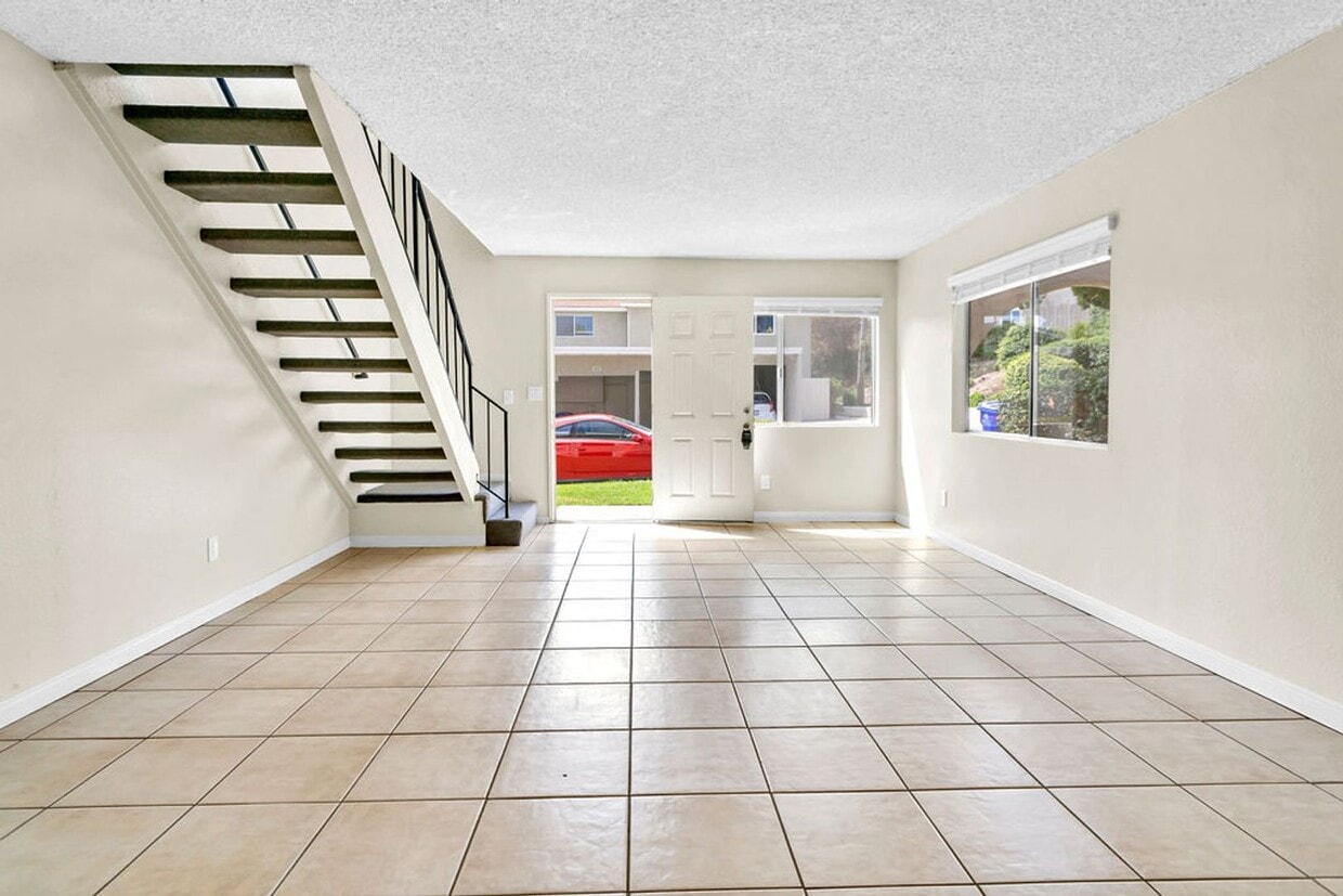 Primary Photo - Spacious three bedroom with office in Prim...