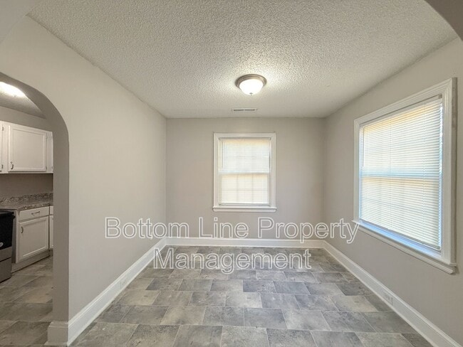 Building Photo - 8322 Viola Dr