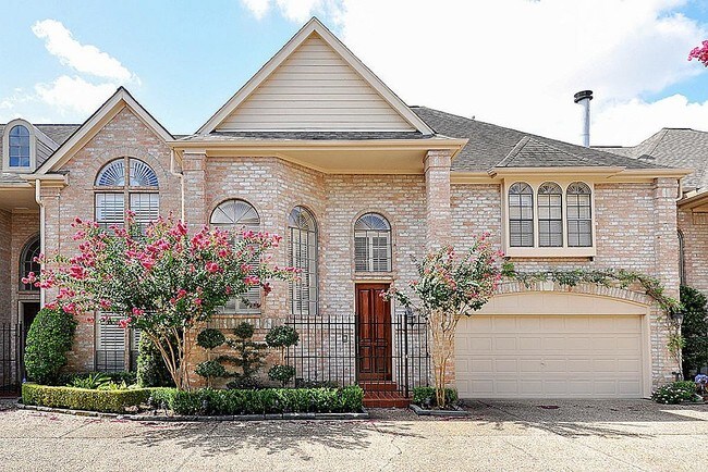 Building Photo - 2514 Potomac Dr