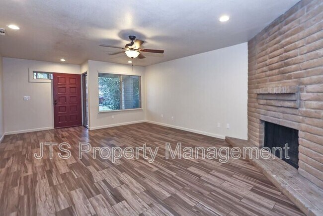 Foto del edificio - 8130 Sunrise E Way