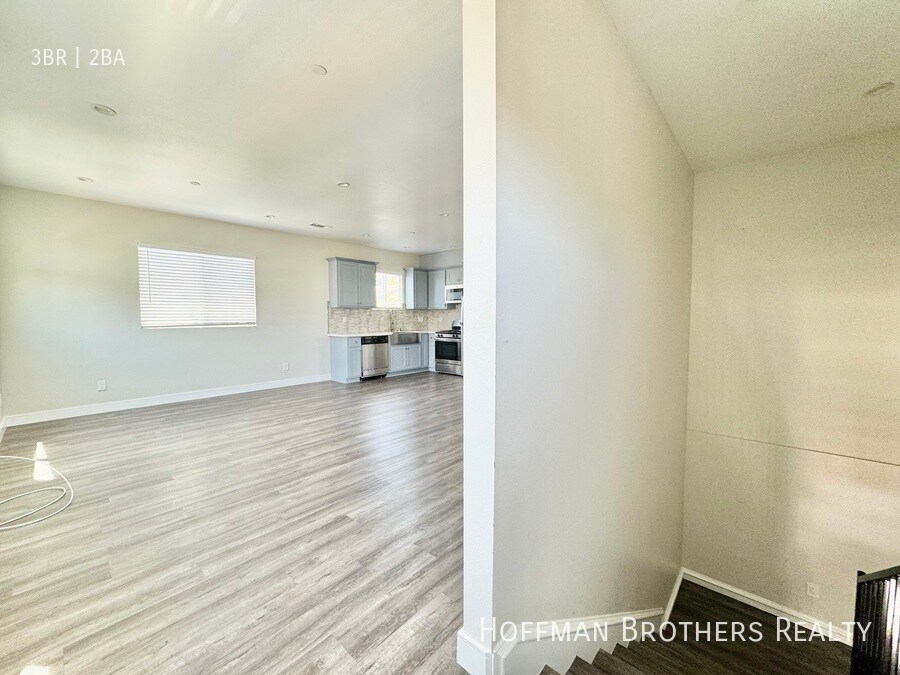 Foto principal - 752 W 4th St