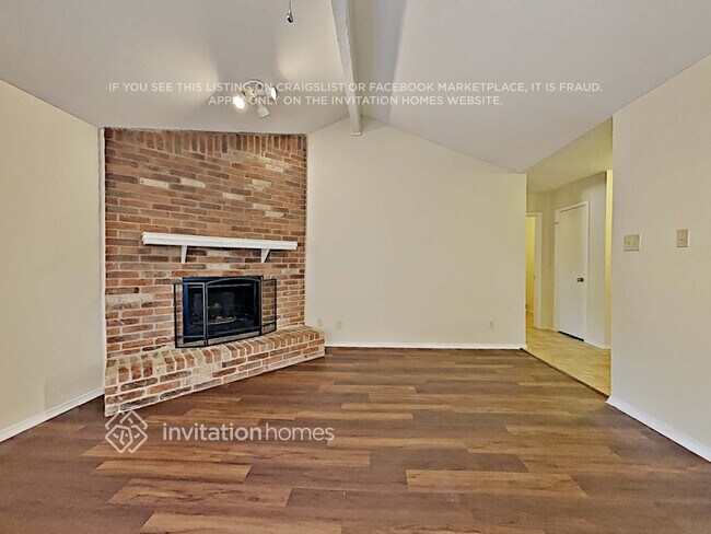 Foto del edificio - 1229 N Creek Dr