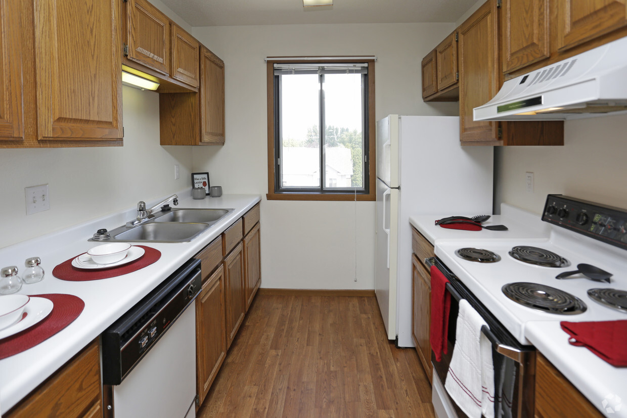 Kitchen - Flagstone Apartment Community