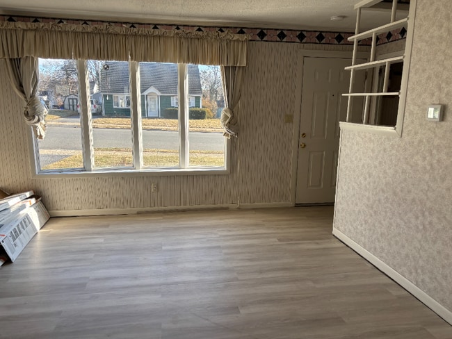 Building Photo - 2030 Eastman Ave