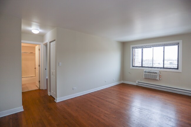 Photo - 6011 N Winthrop Ave Apartment