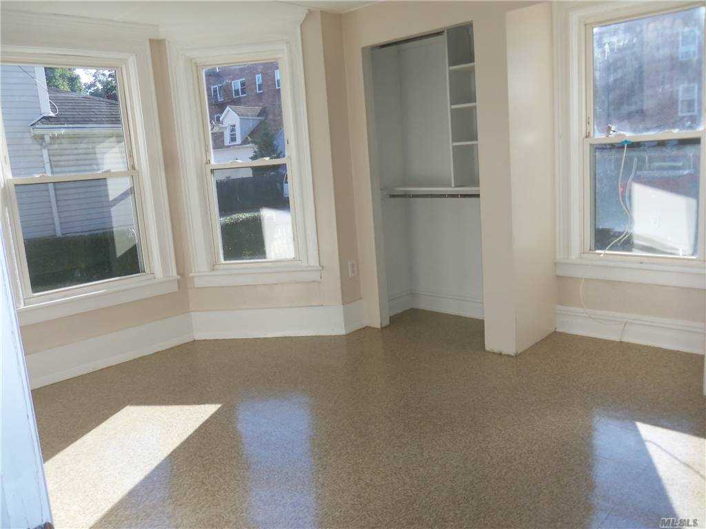 Primary Photo - 27 Wallace St