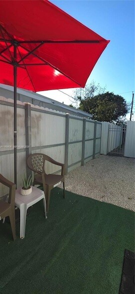 Foto del edificio - 2648 Bahama Dr