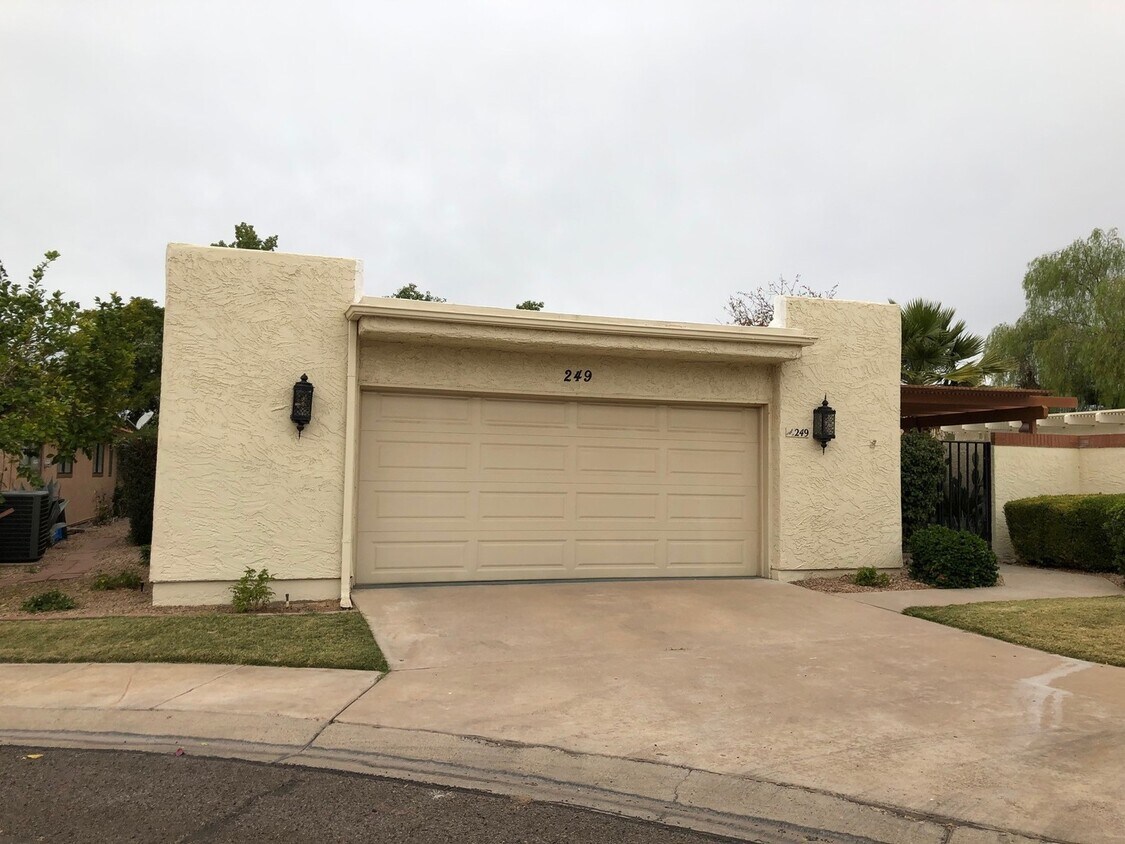 Primary Photo - Lovely Home Steps Away From All the Amenit...