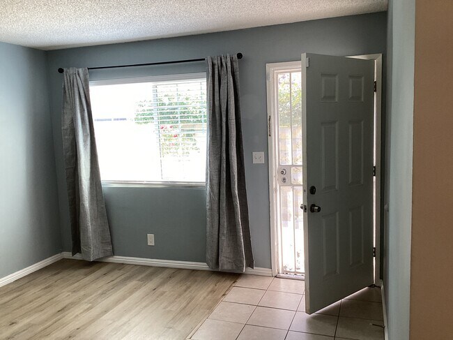 Foto del edificio - 248 S Vista Bonita Ave