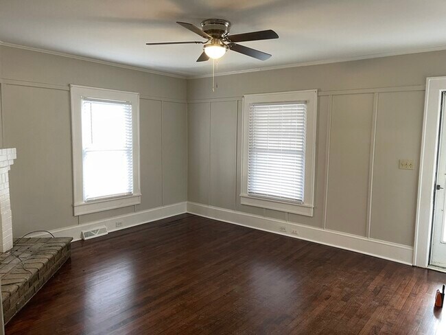 Foto del edificio - 2417 Statesville Blvd.