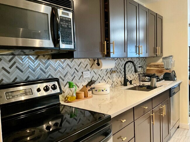 Foto del edificio - 655 W Irving Park Rd