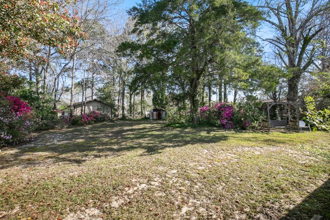 Building Photo - 202 Peartree Cir