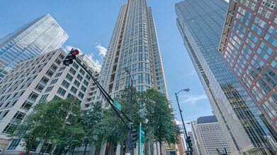 Building Photo - 345 N La Salle Dr