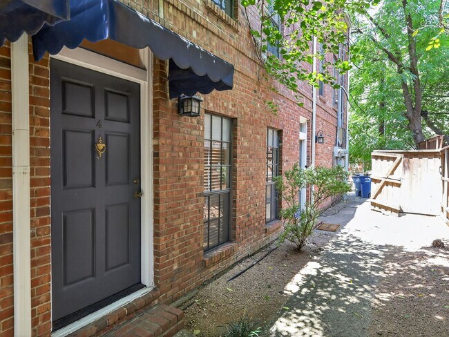 Foto del edificio - Charming 2BR Condo in Dallas