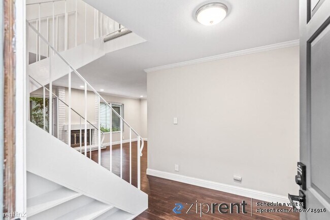 Building Photo - 4 br, 2.5 bath Townhome - 807 Magellan Ln,...