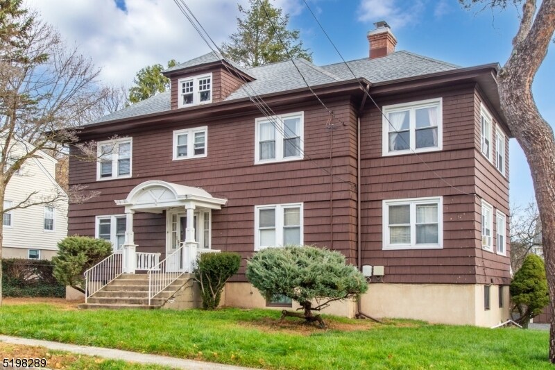 Primary Photo - 6 Van Dyke Pl
